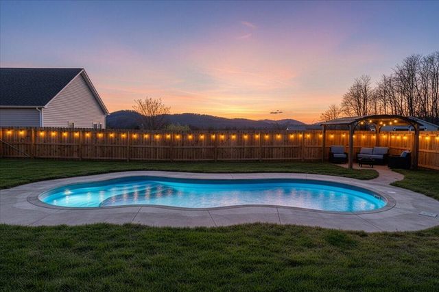 2064 Lawson LN, Vinton, VA 24179