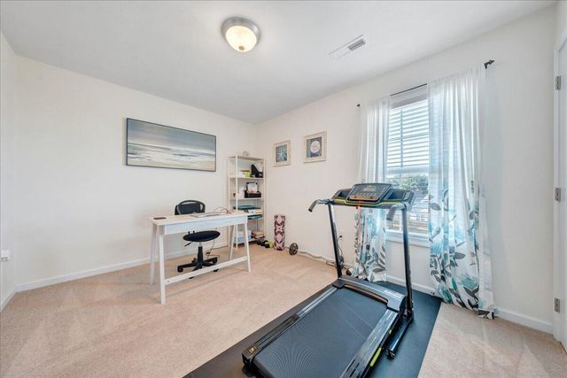 2064 Lawson LN, Vinton, VA 24179