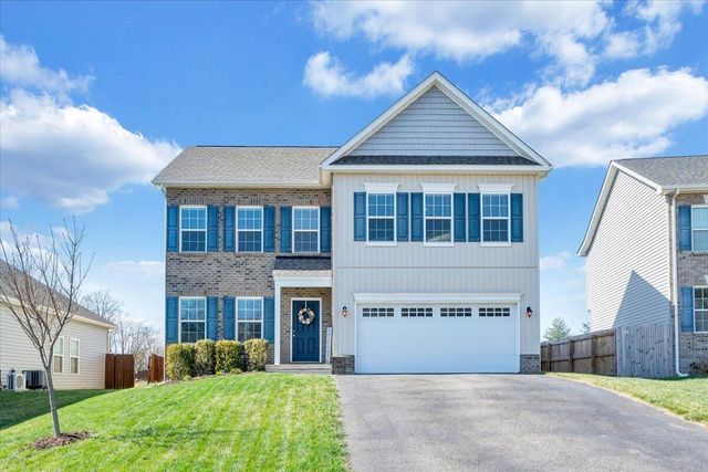 2064 Lawson LN, Vinton, VA 24179