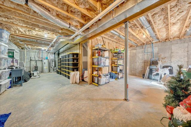 2064 Lawson LN, Vinton, VA 24179