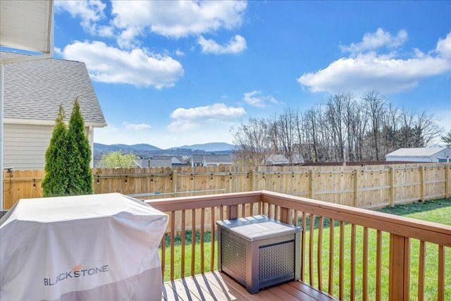 2064 Lawson LN, Vinton, VA 24179