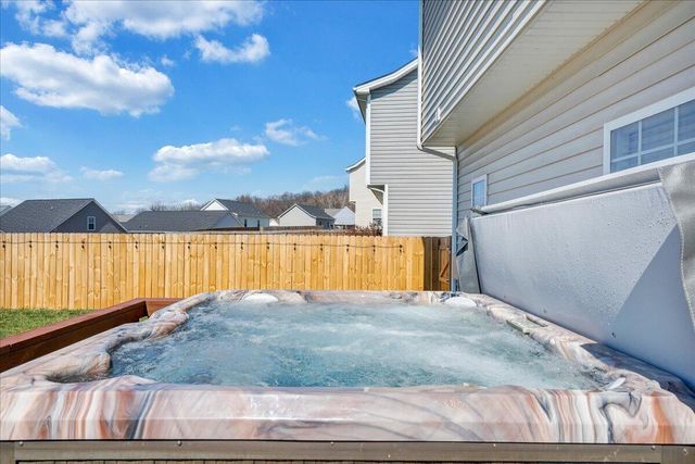 2064 Lawson LN, Vinton, VA 24179