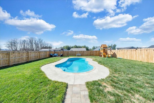 2064 Lawson LN, Vinton, VA 24179