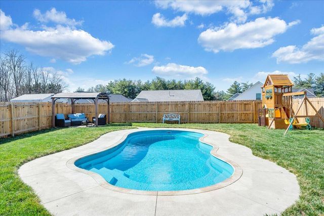 2064 Lawson LN, Vinton, VA 24179