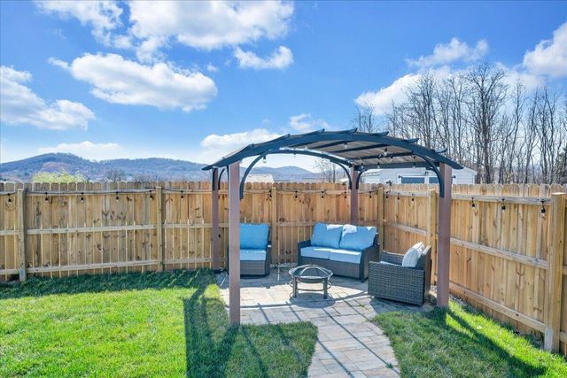 2064 Lawson LN, Vinton, VA 24179