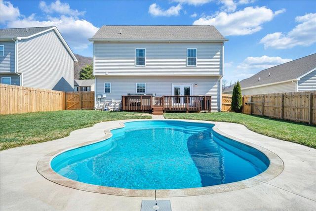 2064 Lawson LN, Vinton, VA 24179