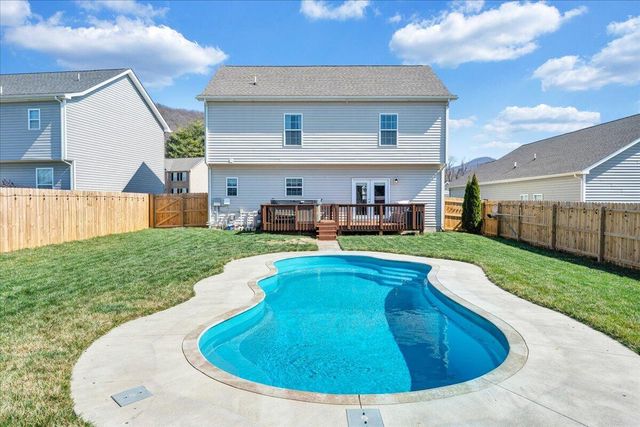 2064 Lawson LN, Vinton, VA 24179