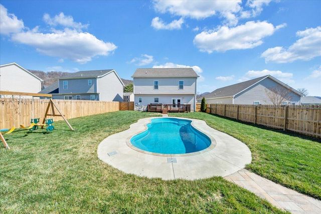 2064 Lawson LN, Vinton, VA 24179