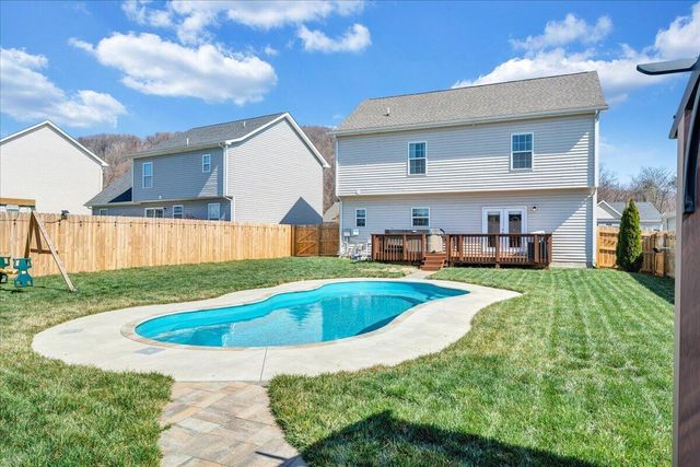 2064 Lawson LN, Vinton, VA 24179