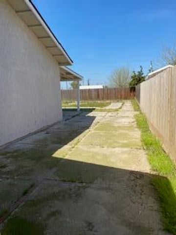 16710 Oak Avenue, Tulare, CA 93274
