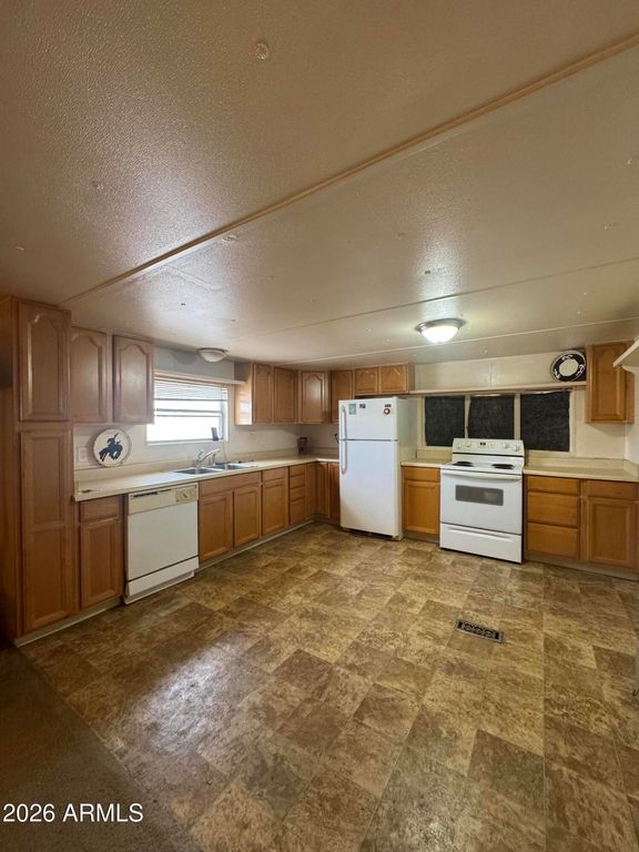 686 N Ocotillo Drive 3, Apache Junction, AZ 85120 — photo 3