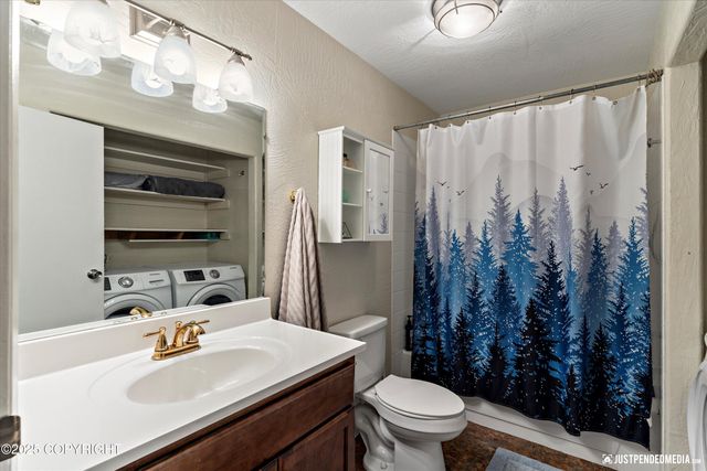 8051 Evans Circle, Anchorage, AK 99507