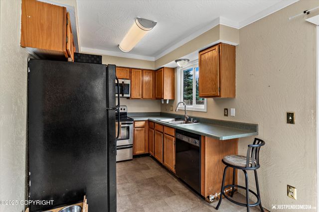 8051 Evans Circle, Anchorage, AK 99507