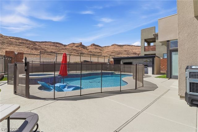 6880 Equinox Cliff Street, Las Vegas, NV 89135