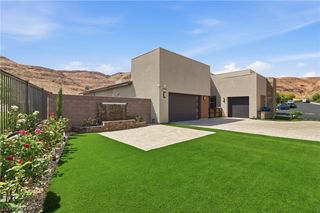 6880 Equinox Cliff Street, Las Vegas, NV 89135