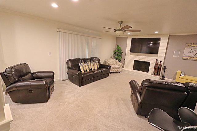 30851 Woodstream Drive, Farmington Hills, MI 48334