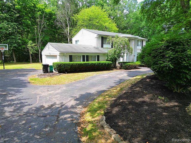 30851 Woodstream Drive, Farmington Hills, MI 48334