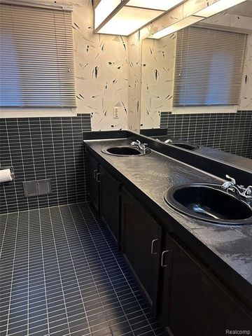 30851 Woodstream Drive, Farmington Hills, MI 48334