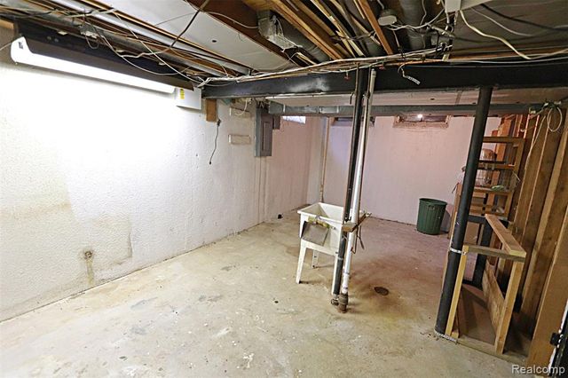 30851 Woodstream Drive, Farmington Hills, MI 48334