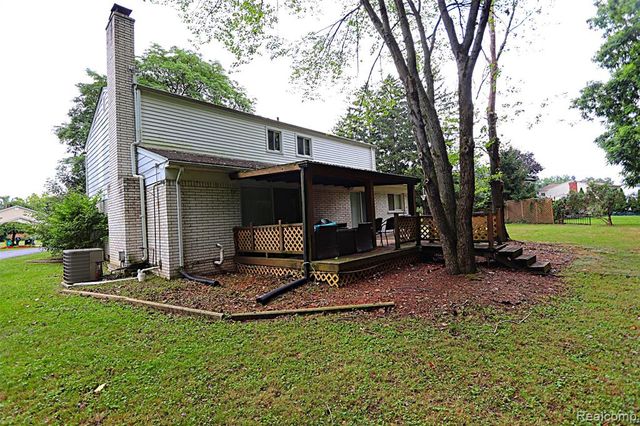 30851 Woodstream Drive, Farmington Hills, MI 48334