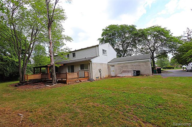 30851 Woodstream Drive, Farmington Hills, MI 48334