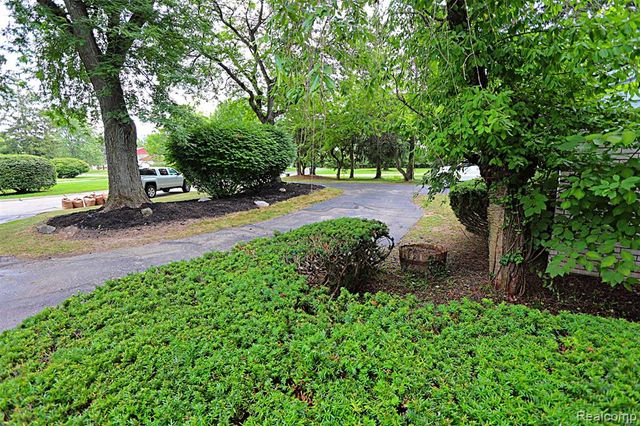 30851 Woodstream Drive, Farmington Hills, MI 48334