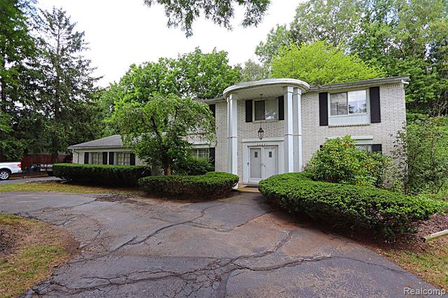 30851 Woodstream Drive, Farmington Hills, MI 48334