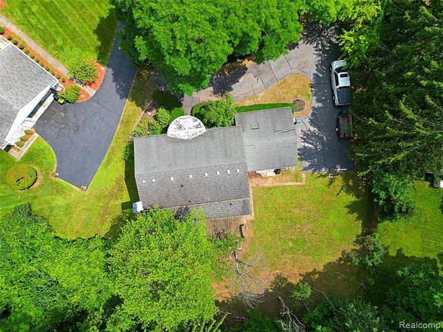 30851 Woodstream Drive, Farmington Hills, MI 48334