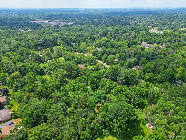 30851 Woodstream Drive, Farmington Hills, MI 48334