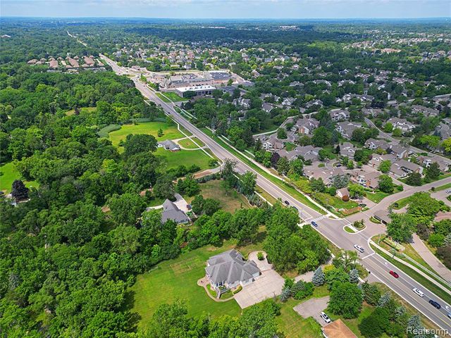 30851 Woodstream Drive, Farmington Hills, MI 48334