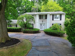 30851 Woodstream Drive, Farmington Hills, MI 48334