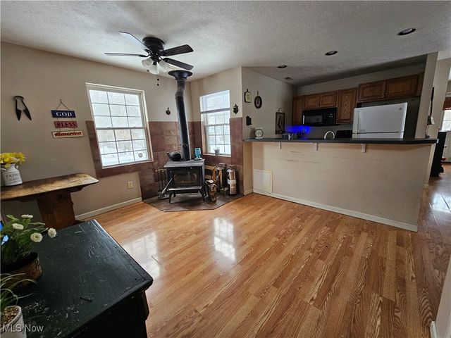 1910 Wenz Road, Wakeman, OH 44889