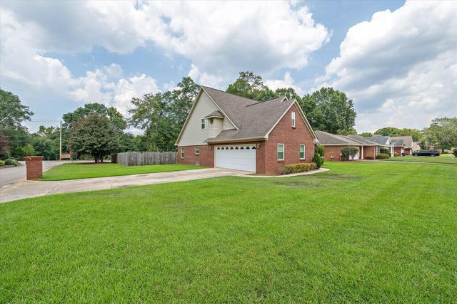 101 Brockton Ct, Dothan, AL 36305