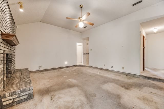 6010 Maple Leaf Drive, Arlington, TX 76017