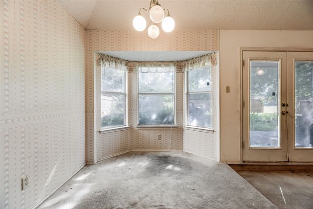 6010 Maple Leaf Drive, Arlington, TX 76017