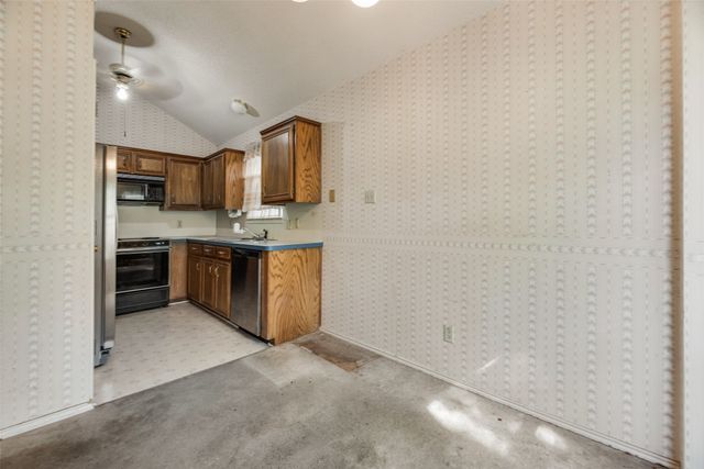 6010 Maple Leaf Drive, Arlington, TX 76017