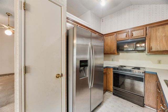 6010 Maple Leaf Drive, Arlington, TX 76017