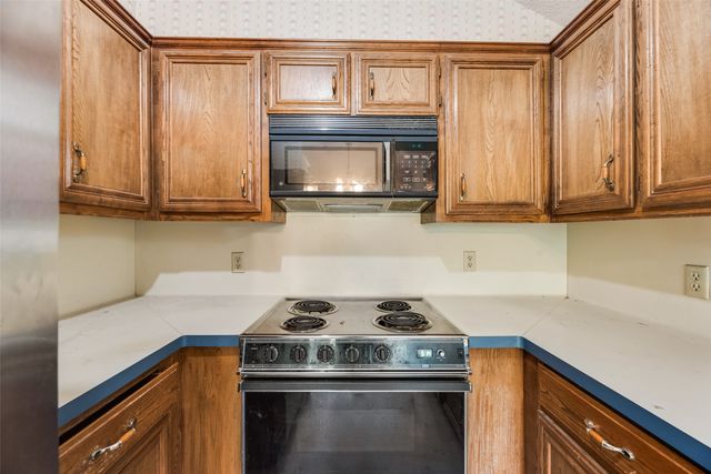 6010 Maple Leaf Drive, Arlington, TX 76017