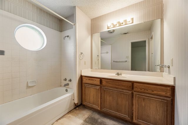 6010 Maple Leaf Drive, Arlington, TX 76017