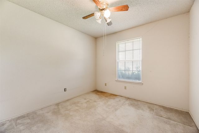 6010 Maple Leaf Drive, Arlington, TX 76017