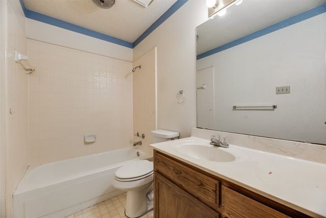 6010 Maple Leaf Drive, Arlington, TX 76017