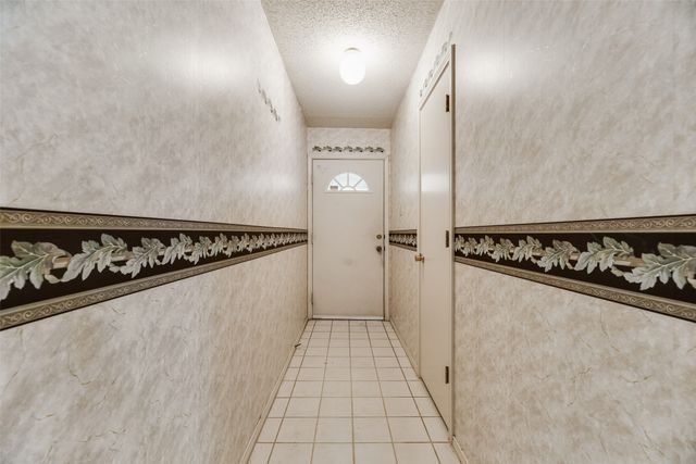 6010 Maple Leaf Drive, Arlington, TX 76017