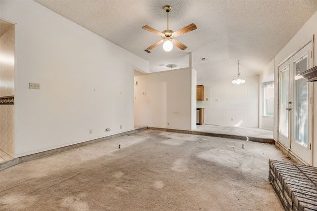 6010 Maple Leaf Drive, Arlington, TX 76017