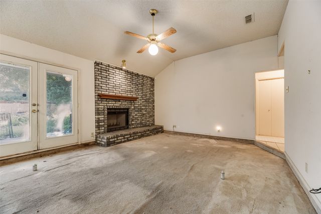 6010 Maple Leaf Drive, Arlington, TX 76017