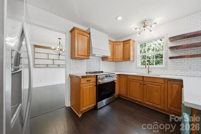 4857 32nd Street Lane NE, Hickory, NC 28601