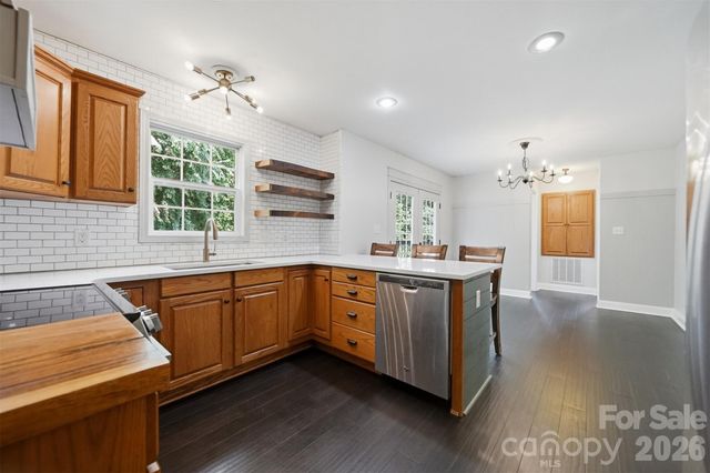 4857 32nd Street Lane NE, Hickory, NC 28601