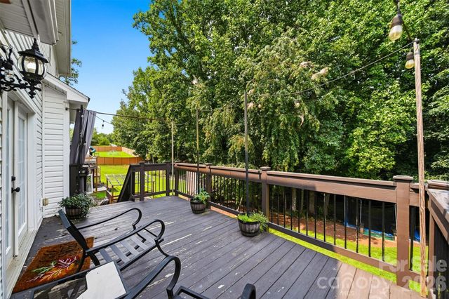 4857 32nd Street Lane NE, Hickory, NC 28601