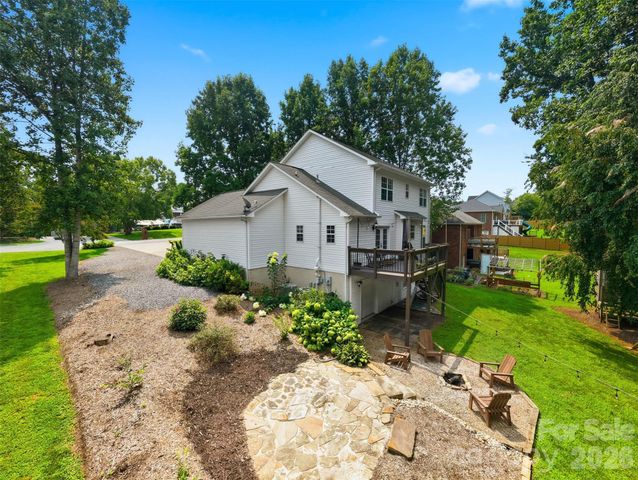 4857 32nd Street Lane NE, Hickory, NC 28601