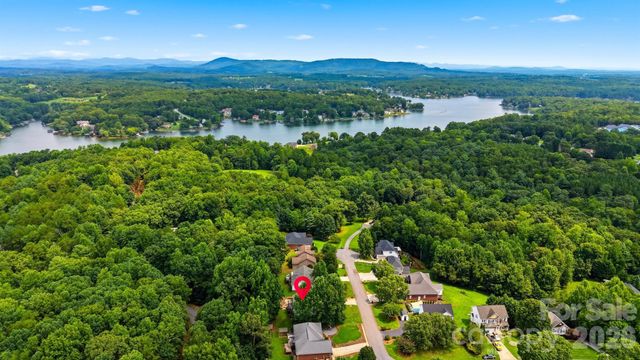 4857 32nd Street Lane NE, Hickory, NC 28601