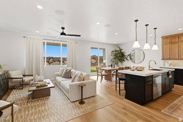 972 E COYOTE CRST DR, Washington, UT 84780